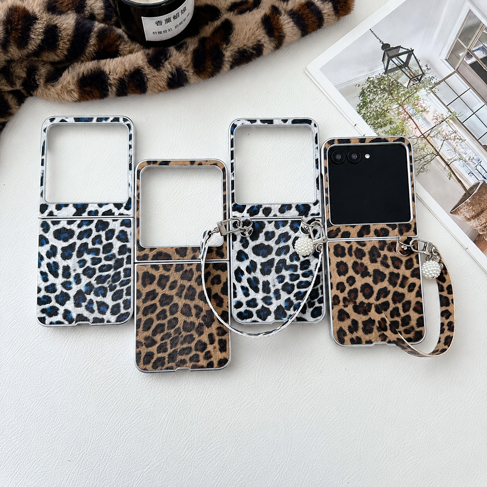 Vintage Women Fashion - Leopard Print Folding Flip Phone Case