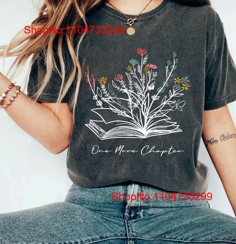 Book T Shirt One More Chapter  - Vintage Fashion Knitwear Book recension och pris