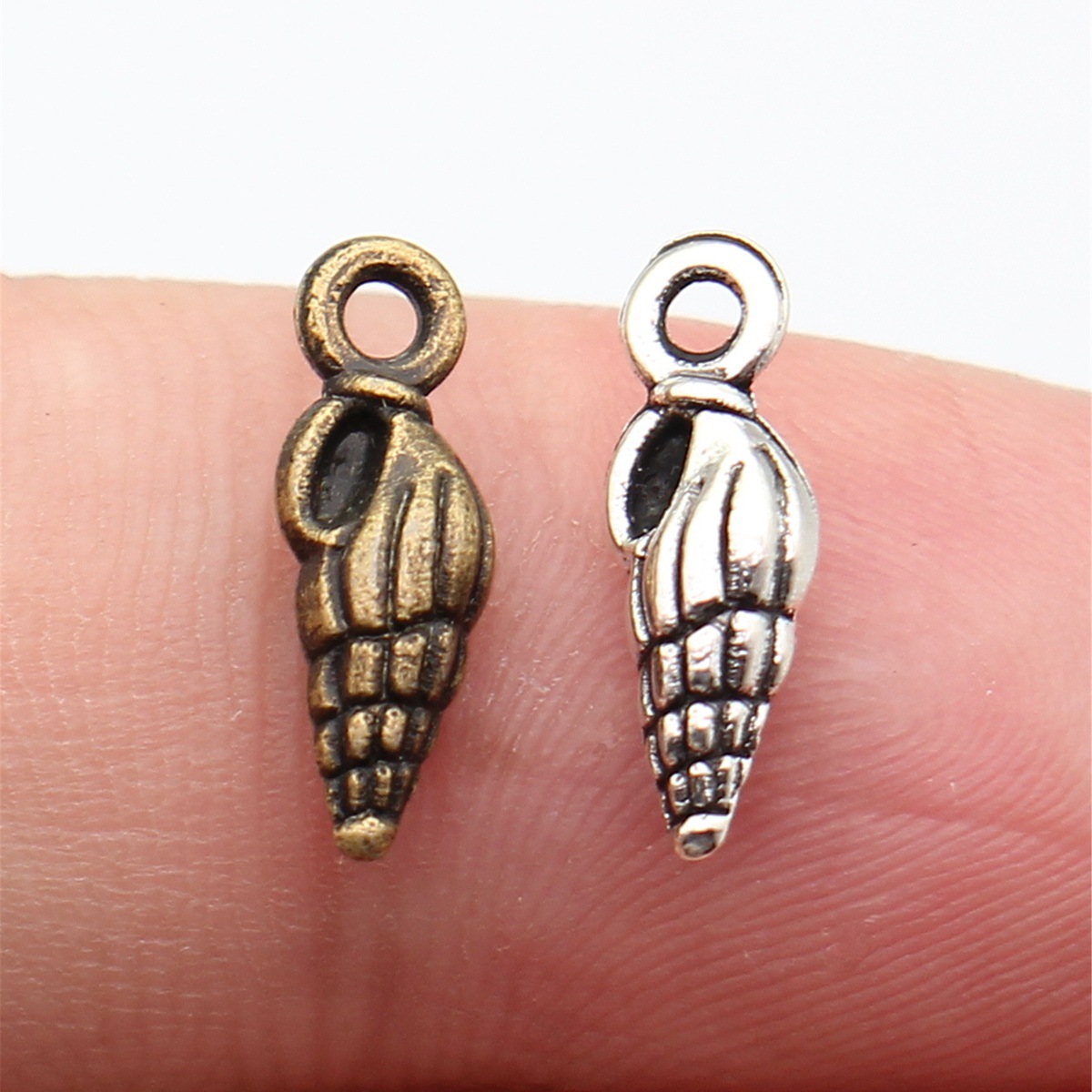 WYSIWYG 20pcs 5x14mm 2 Colors  - Vintage Fashion Tumblr recension och pris